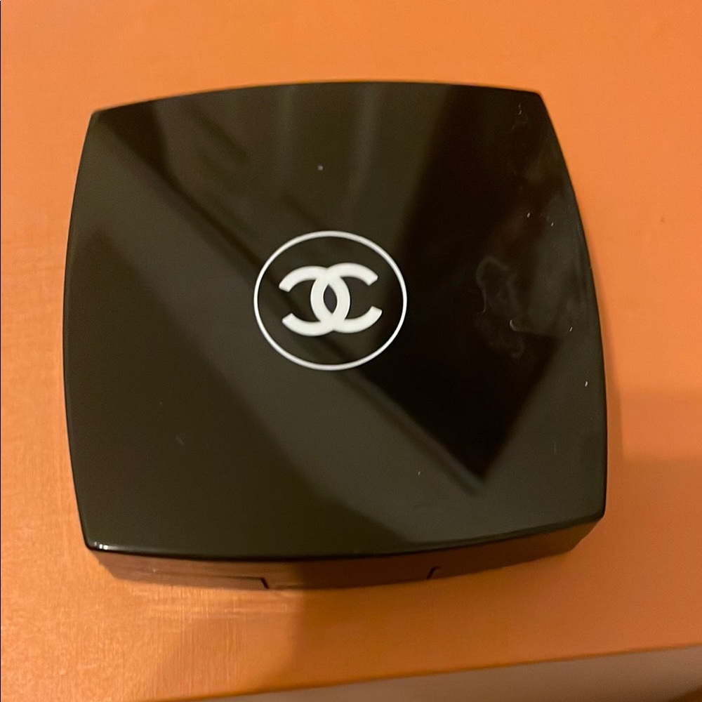 CHANEL Limited Edition Illuminating Powder